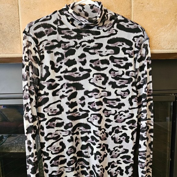 NWOT Chico's Black Label Stretch Animal Print top in black, grey, white - Size 3 - Picture 1 of 4